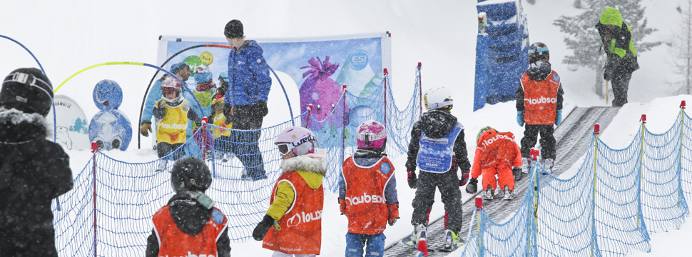 Le jardin d'enfants pour les skieurs débutants