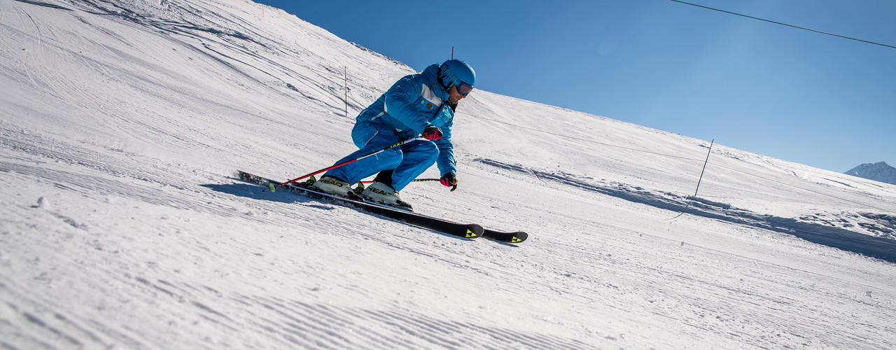 Image montrant le moniteur de ski en stage compétition de slalom